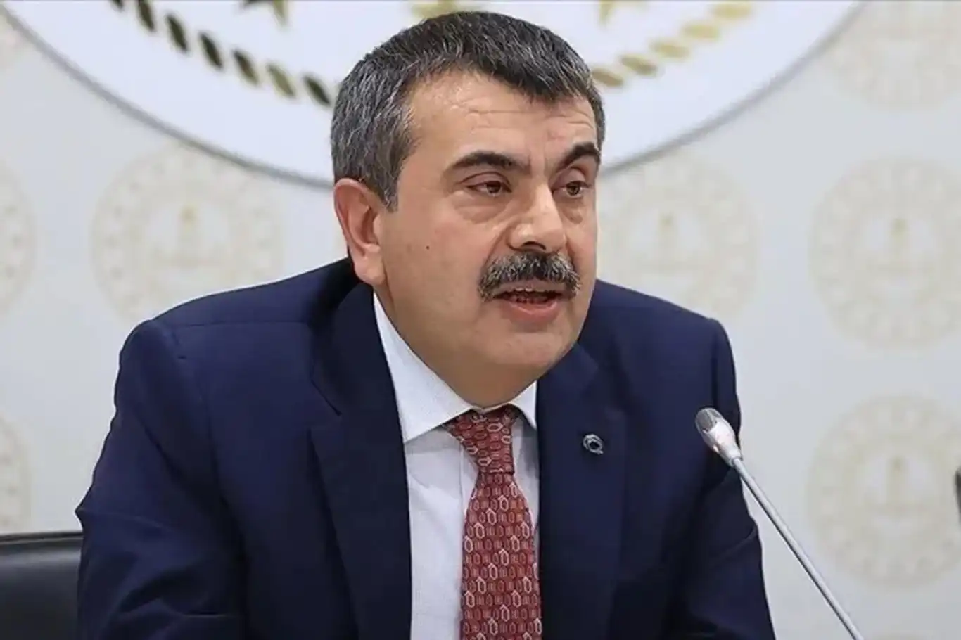 Bakan Tekin&rsquo;den eğitimde yeni adımlar: Okul g&uuml;venliği, ara tatil ve s&uuml;re tartışması