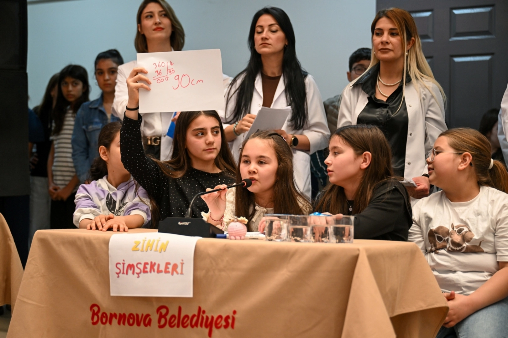 İzmir Bornova'da minik zihinler yarıştı