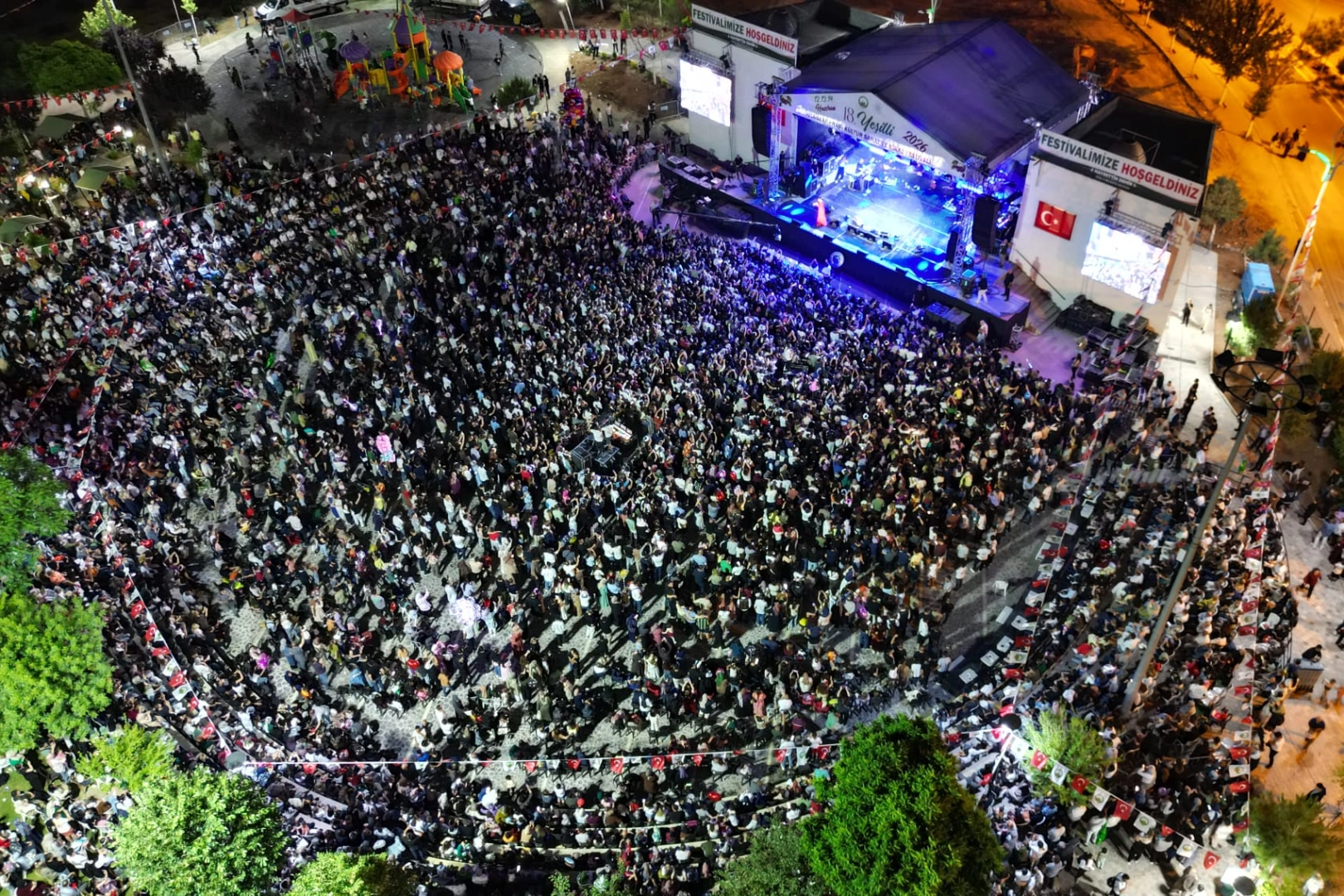 Mardin'de tarihi rekor: Kiraz Festivali&rsquo;nin kapanışında 65 bin kişi Funda Arar ile coştu!