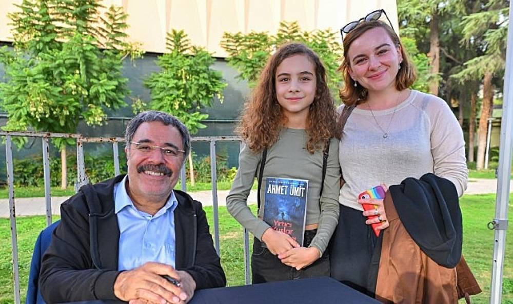 K&uuml;lt&uuml;rpark'ta b&uuml;y&uuml;k buluşma: İZKİTAP başlıyor