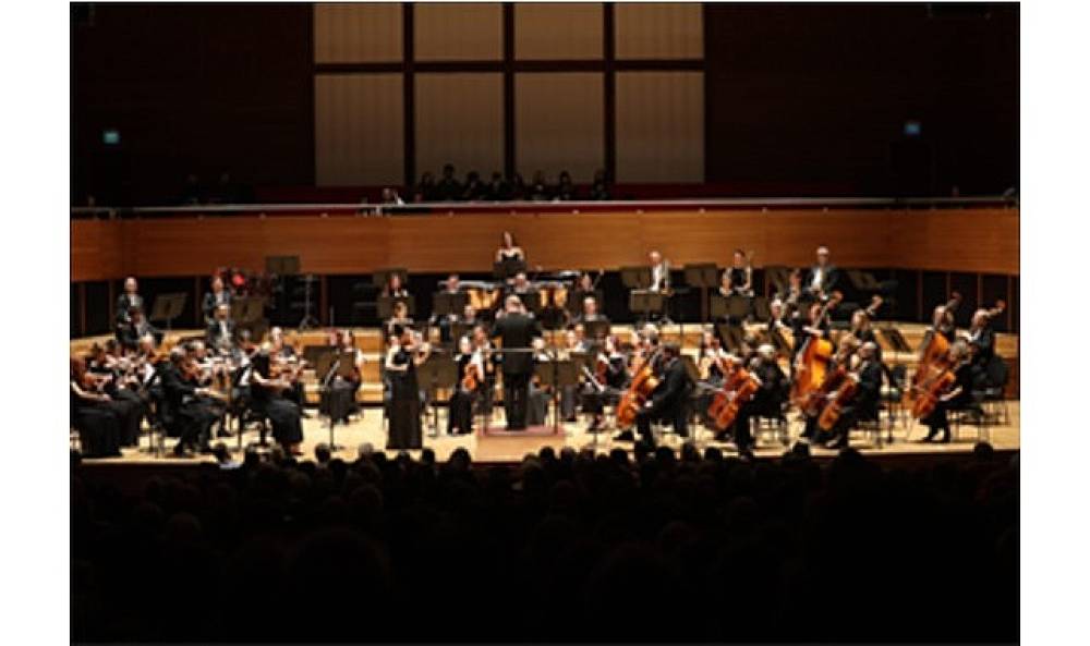 İzmir Devlet Senfoni Orkestrası iki b&uuml;y&uuml;k yeteneği buluşturdu