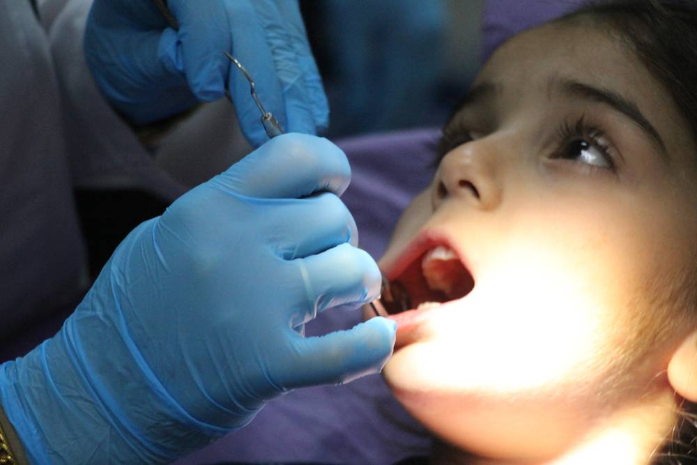 Uzm. Dt. &Uuml;nl&uuml;: Erken s&uuml;t dişi kaybı &ccedil;ene bozukluklarına yol a&ccedil;ıyor