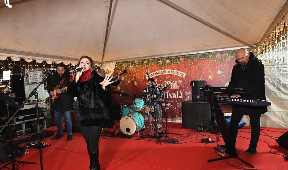 Yeni Yıl Festivali'nde Şarkılar Bursalıların İ&ccedil;ini Isıttı