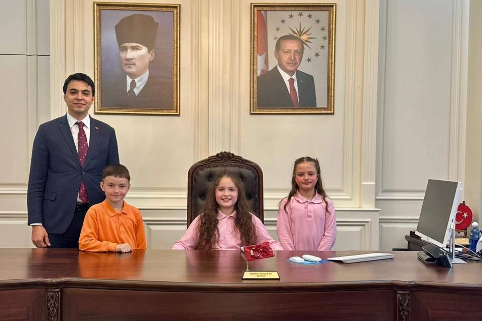 Minik y&uuml;rekler devlet y&ouml;netti