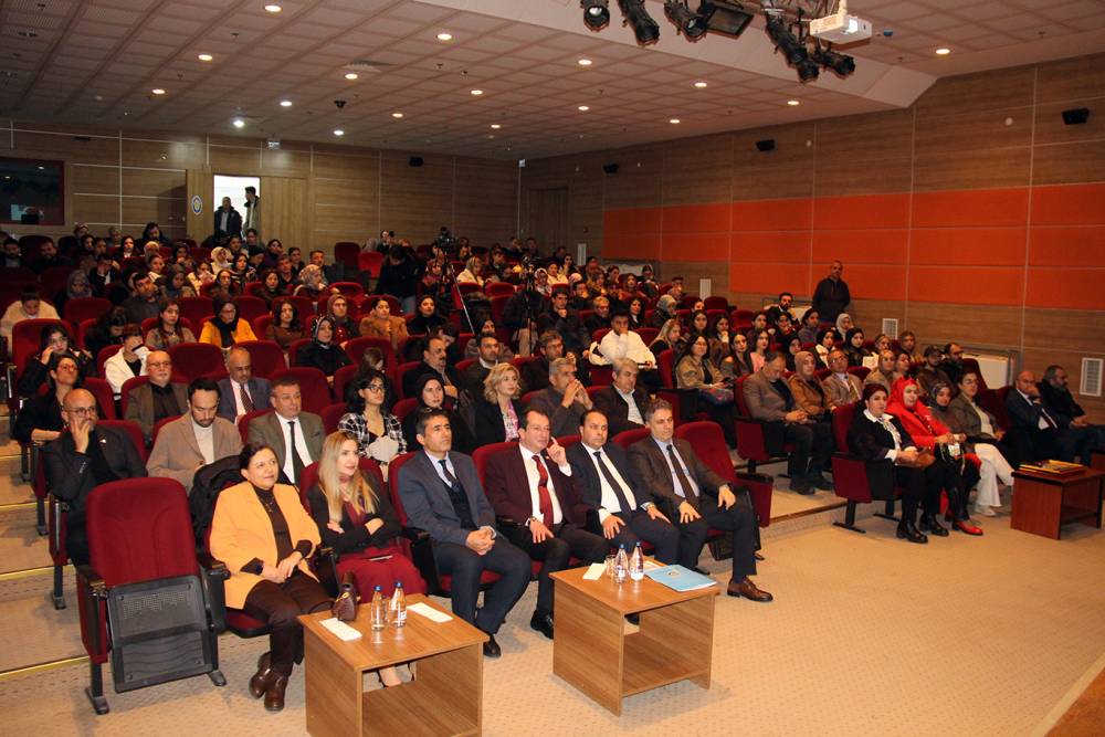 Dicle &Uuml;niversitesi'nde Mehmet Akif Ersoy anıldı