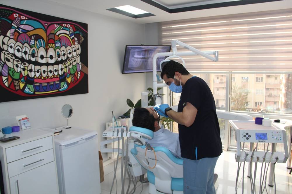 Diş Hekimi Deniz: Diş sağlığı i&ccedil;in sağlıklı beslenme ve d&uuml;zenli fır&ccedil;alama şart