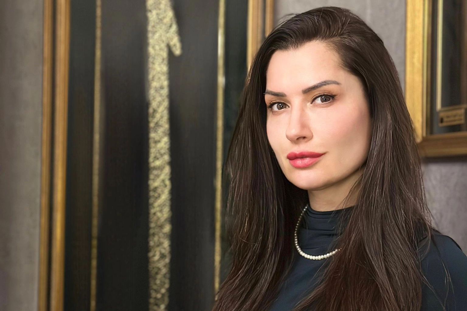 Hacer &Ouml;zlem &Ccedil;i&ccedil;ek&rsquo;ten yeni kitap &lsquo;Vakti Gelenin Yolu&rsquo;