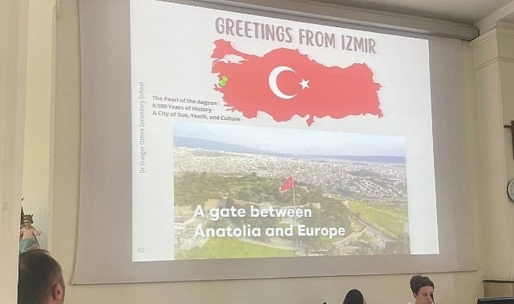 23 Nisan Coşkusu Avrupa'ya Taştı: İzmirli &Ouml;ğrencilerden Anlamlı Kutlama