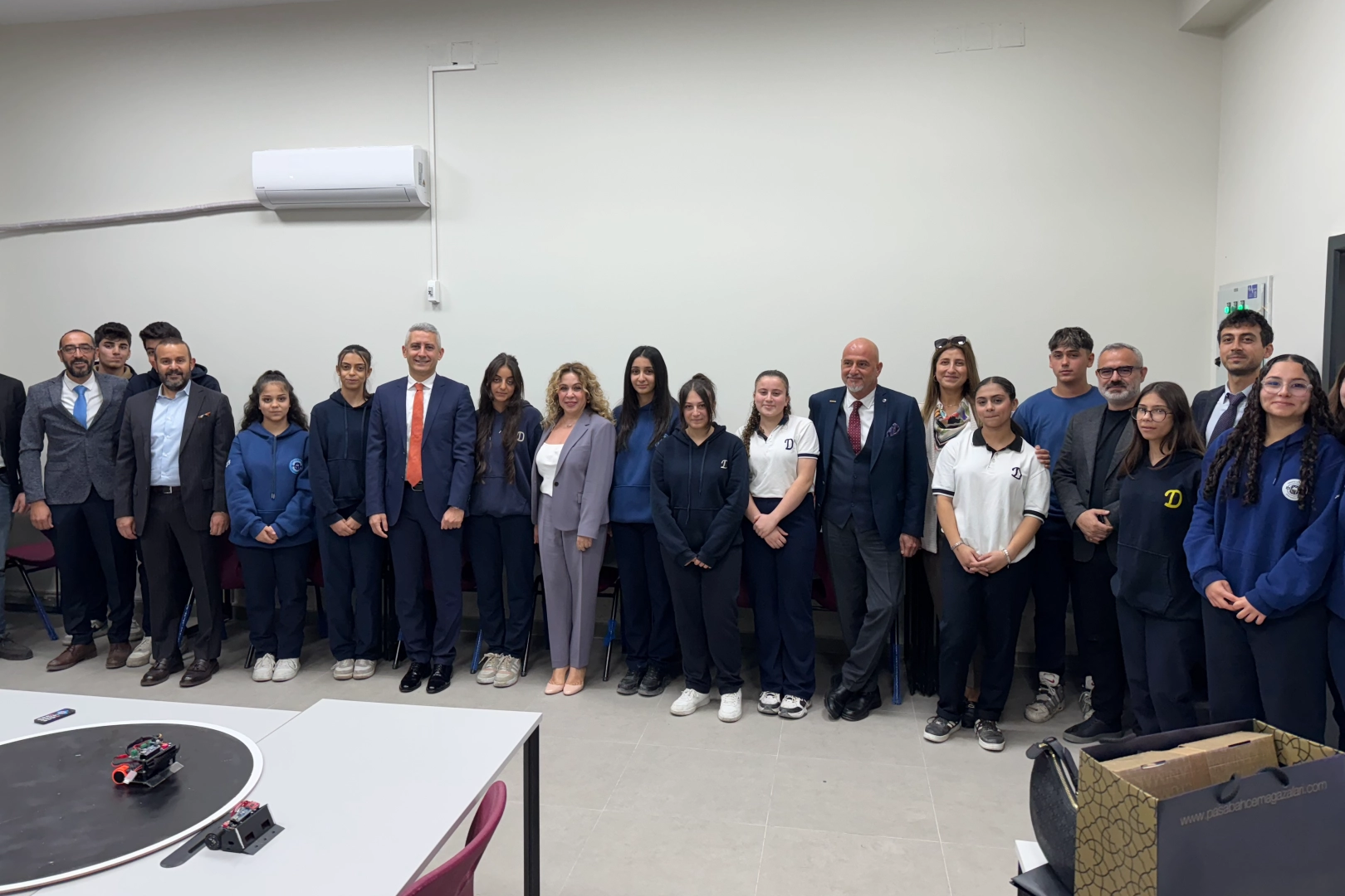  Deprem Bölgesindeki Gençlere  Fırsat Eşitliği İçin Teknoloji Desteği