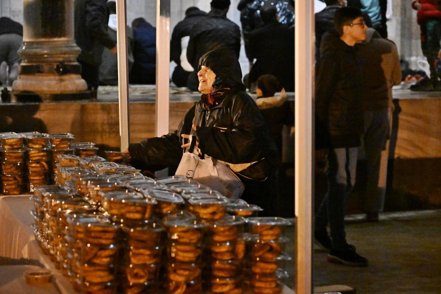 Manisa'da kandillik 5 bin kutu ikram