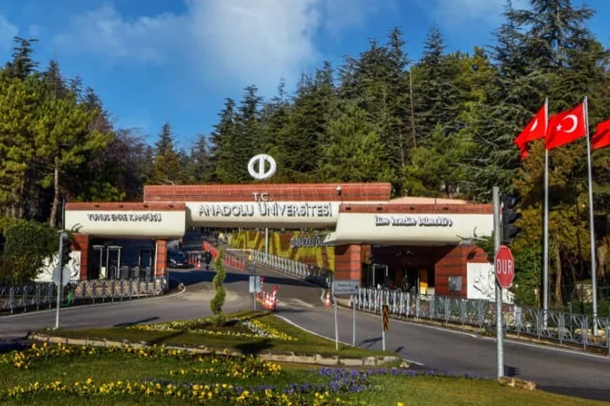 Anadolu &Uuml;niversitesi'nden lisans&uuml;st&uuml; eğitime yeni ayar
