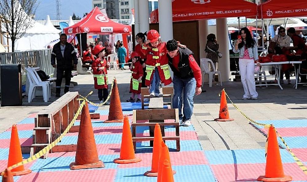 &Ccedil;ocuklar kahraman da oldu aş&ccedil;ı da