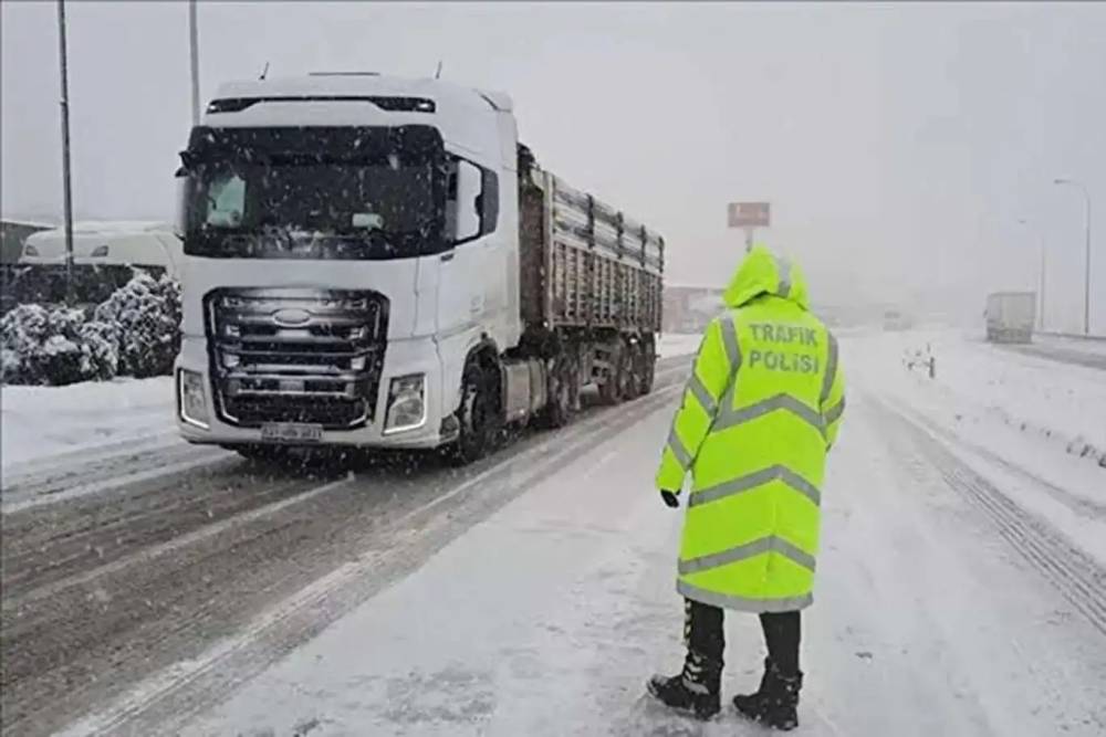 Bolu Dağı'nda ağır tonajlı ara&ccedil;ların ge&ccedil;işine izin verilmiyor