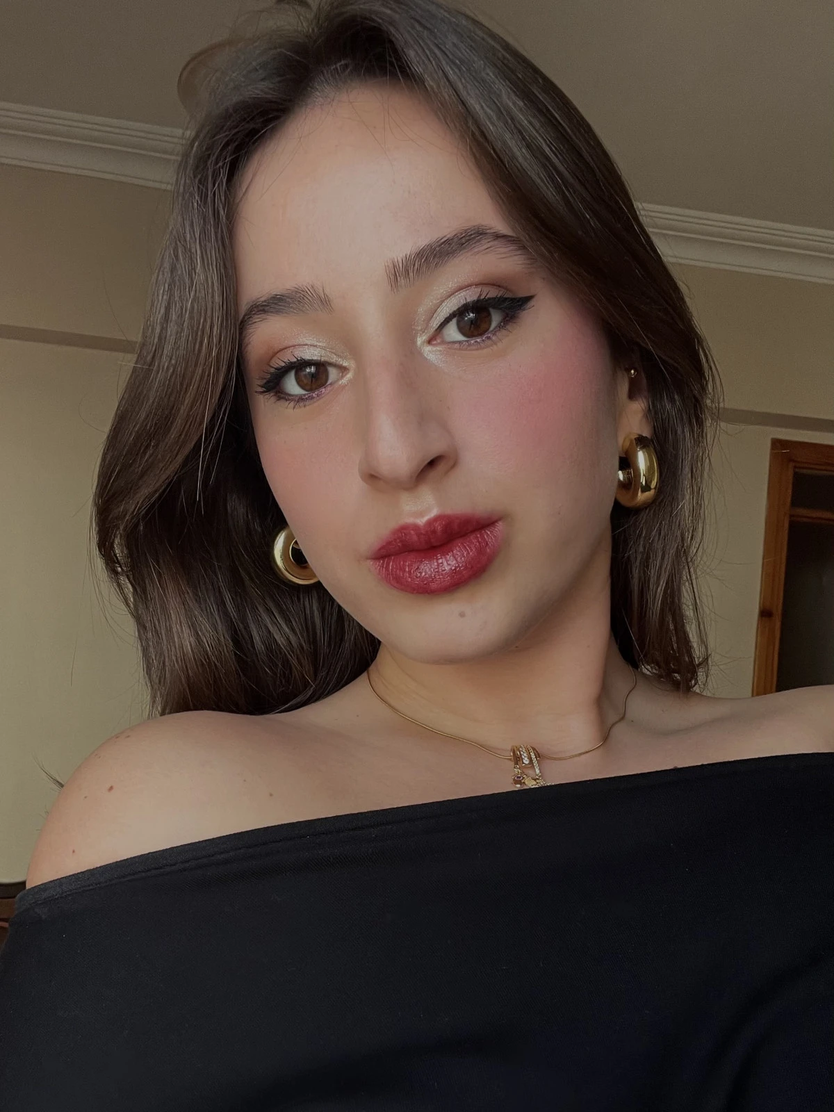 Psikolog Ecehan Demirtaş: &ldquo;İlişkilerde Sorun Sevgi Eksikliği Değil, Yanlış Dil Kullanımı&rdquo;