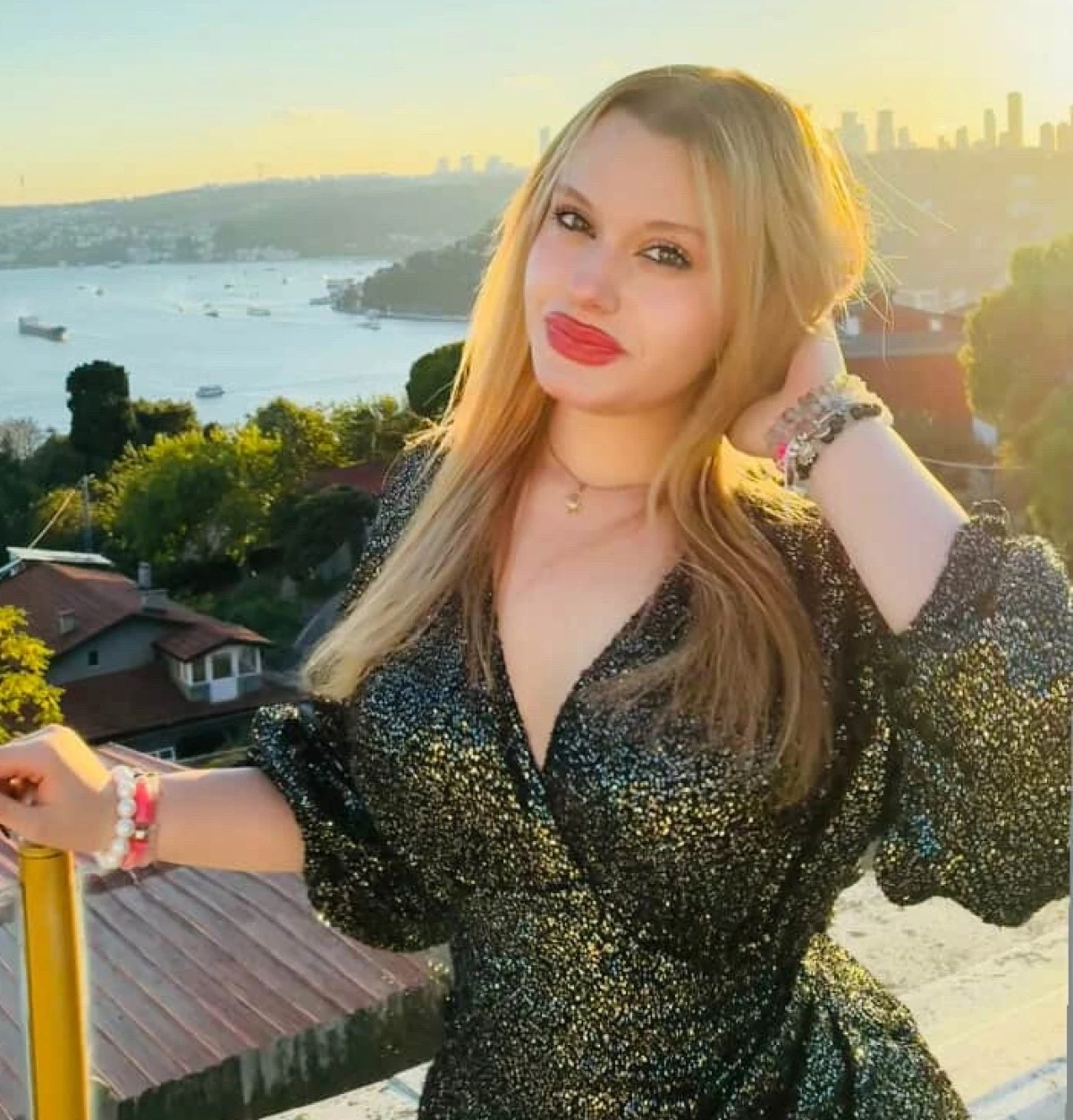 Sena &Ouml;ztaş&rsquo;tan Modern İnsan Analizi: "Huzuru Sıkıcılık, Kaosu Doğal Sanıyoruz"