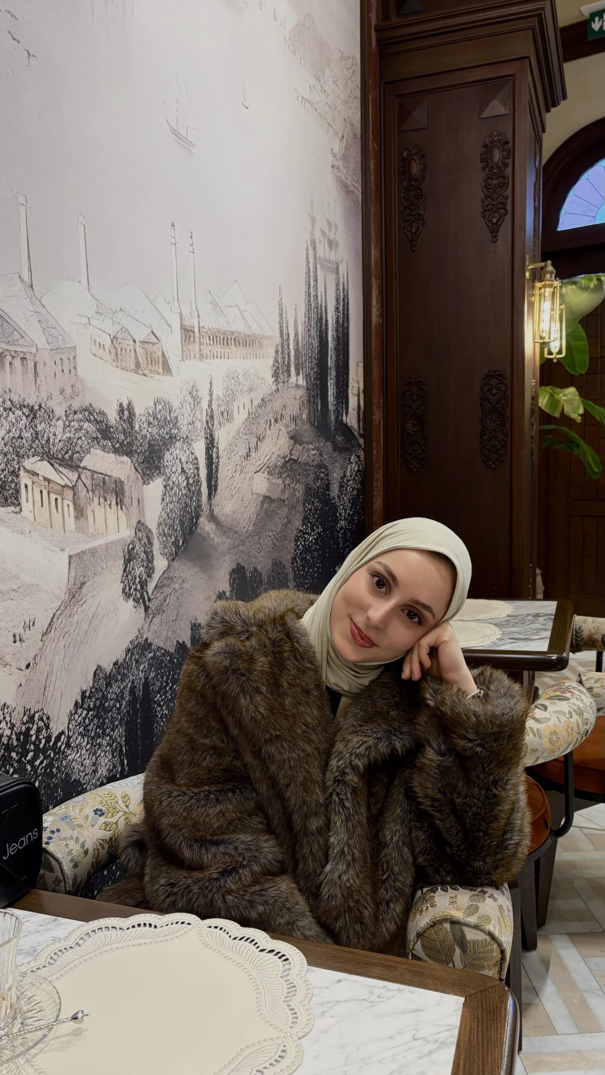 Yazar Naz G&uuml;nd&uuml;z: &ldquo;Kimse konuşmasa da herkes gelecekten korkuyor&rdquo;